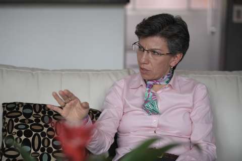Segundo pico de la pandemia le costó 10 puntos de popularidad a Claudia López
