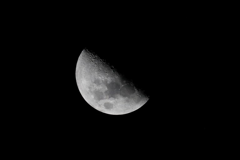 Una reserva de agua de 270 millones de toneladas podría existir en la Luna