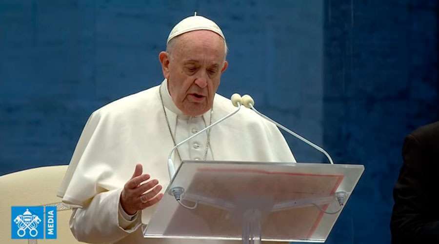 El papa Francisco, este 27 de marzo de 2020, dando discurso ante una Roma enclaustrada y la bendición "Urbi et orbi", que llegó a todo el mundo por televisión. / Cortesía Aciprensa