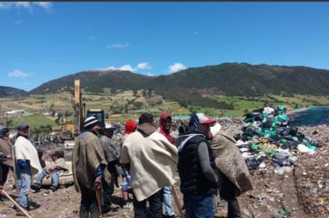 Las moscas que colmaron la paciencia de los vecinos del relleno Doña Juana