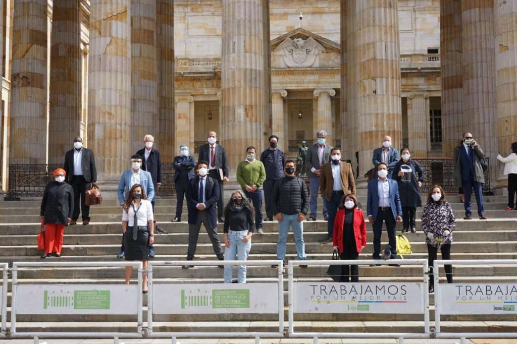 Varios congresistas, sobre todo de la oposición, asistieron al capitolio para la instalación del Congreso en medio de la pandemia.