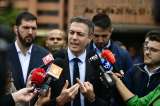 Quintero plantea estrategia jurídica para participar en las presidenciales de 2026