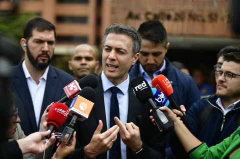 Quintero plantea estrategia jurídica para participar en las presidenciales de 2026