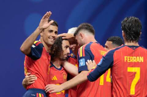 España goleó 4-0 a Arabia Saudita y está a un paso de los dieciseisavos: vea los goles