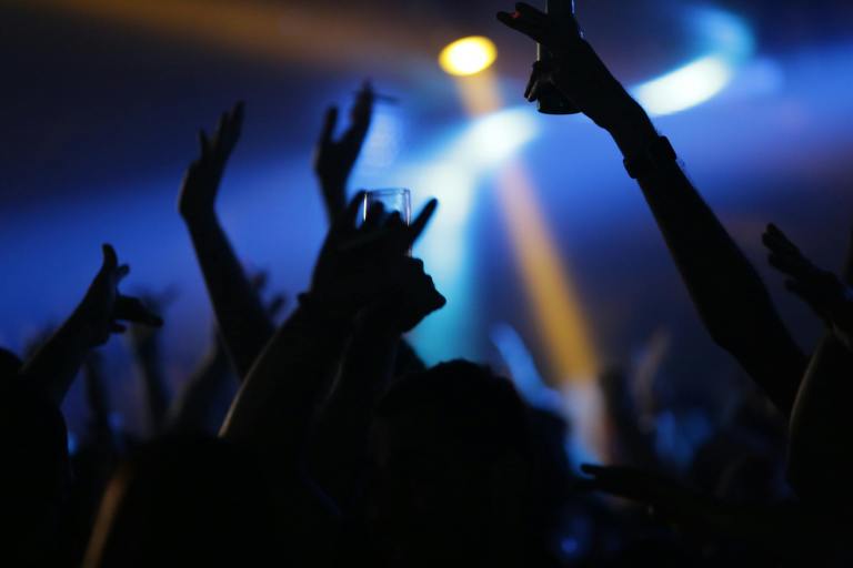 Futuro de la rumba en Bogotá se debate entre la violencia y el impacto económico