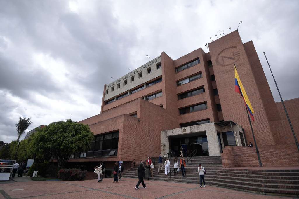 Fachada de esta agencia gubernamental de la República de Colombia, encargada de recopilar y almacenar las estadísticas vitales e información de identificación de todos los ciudadanos, contar los votos de las campañas electorales.