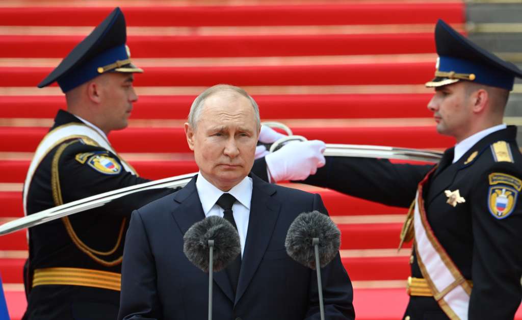 Moscow (Russian Federation), 26/06/2023.- Russian President Vladimir Putin before addressing units of the Russian Defence Ministry, the Russian National Guard Troops (Rosgvardiya), the Russian Ministry of Internal Affairs (MVD), the Russian Federal Security Service (FSB) and the Russian Federal Protective Service (FSO), who ensured order and legality during the mutiny, at the Kremlin, in Moscow, Russia, 27 June 2023. "Units of the Ministry of Defense, the National Guard, employees of the Ministry of Internal Affairs and special services ensured the reliable operation of the most important control centers, strategic, including defense facilities, the security of border regions, the strength of the rear of our armed forces, all military formations that continued to heroically fight at the front at that time ", - Putin said, referring to the units of the Ministry of Defense, the Russian Guard, the FSB, the Ministry of Internal Affairs and the FSO, which participated in the suppression of the attempted rebellion on June 24. (Rusia, Moscú) EFE/EPA/SPUTNIK/KREMLIN / POOL MANDATORY CREDIT