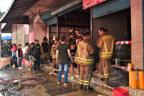 Incendio en el centro de Bucaramanga deja más de 10 locales comerciales destruidos