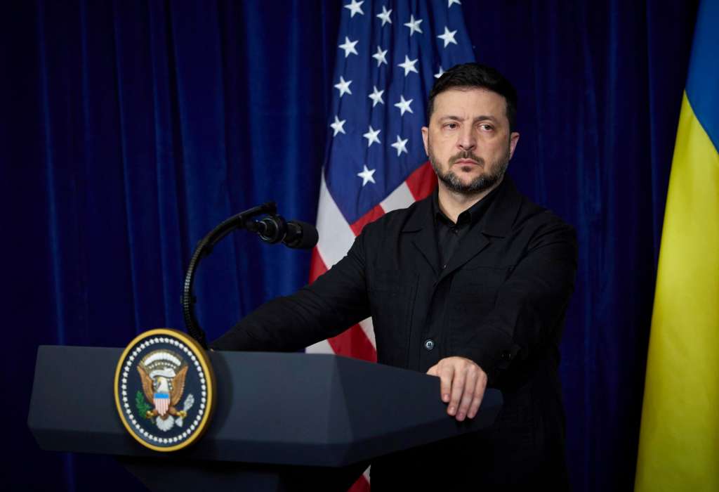 Palm Beach (United States), 28/12/2025.- A handout picture made available by the Presidential Press Service shows Ukrainian President Volodymyr Zelensky attends a joint press conference with US President Donald Trump (not pictured) in Palm Beach, Florida, USA, 28 December 2025. (Ucrania) EFE/EPA/PRESIDENTIAL PRESS SERVICE / HANDOUT HANDOUT EDITORIAL USE ONLY/NO SALESHANDOUT EDITORIAL USE ONLY/NO SALES