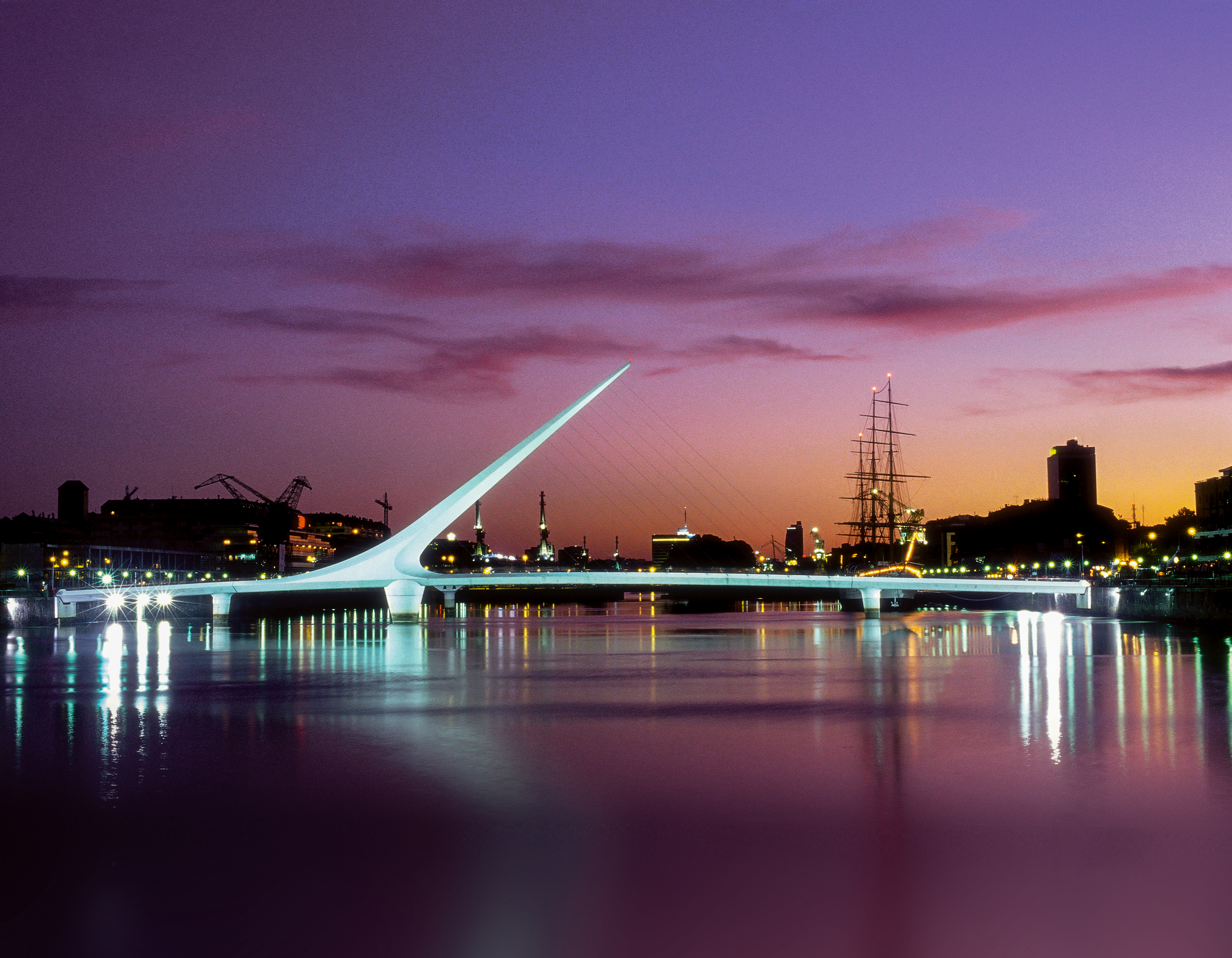 Buenos Aires, Puerto Madero, Puente de la Mujer.