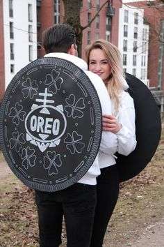 Para esa pareja divertida que no se despega es el disfraz ideal