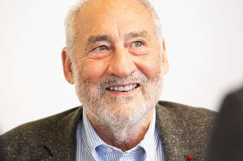 El Nobel de Economía Joseph Stiglitz aboga por un crecimiento verde y abandonar el PIB