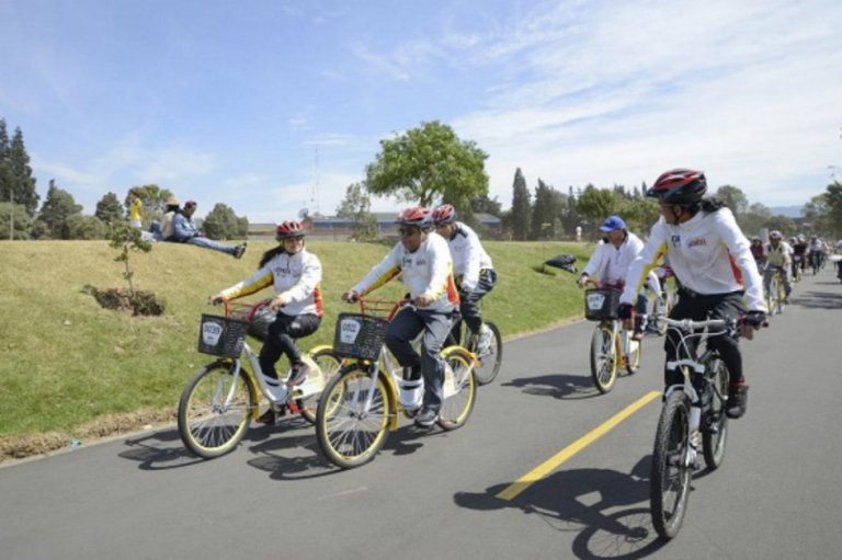 Bogotá estrena dos kilómetros de Bicicorredor