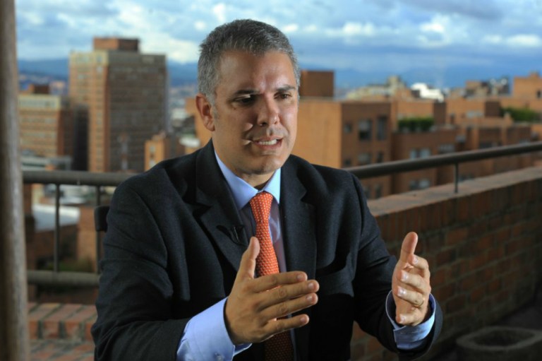 Iván Duque se compromete a buscar la forma de agilizar convalidaciones de títulos en el exterior