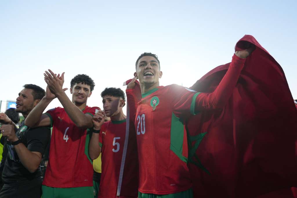 AMDEP6620. VALPARAÍSO (CHILE), 15/10/2025.- Jugadores de Marruecos celebran este miércoles, tras ganar un partido de las semifinales de la Copa del Mundo Sub-20 contra Francia en el estadio Elias Figueroa Brander en Valparaíso (Chile). EFE/ Adriana Thomasa