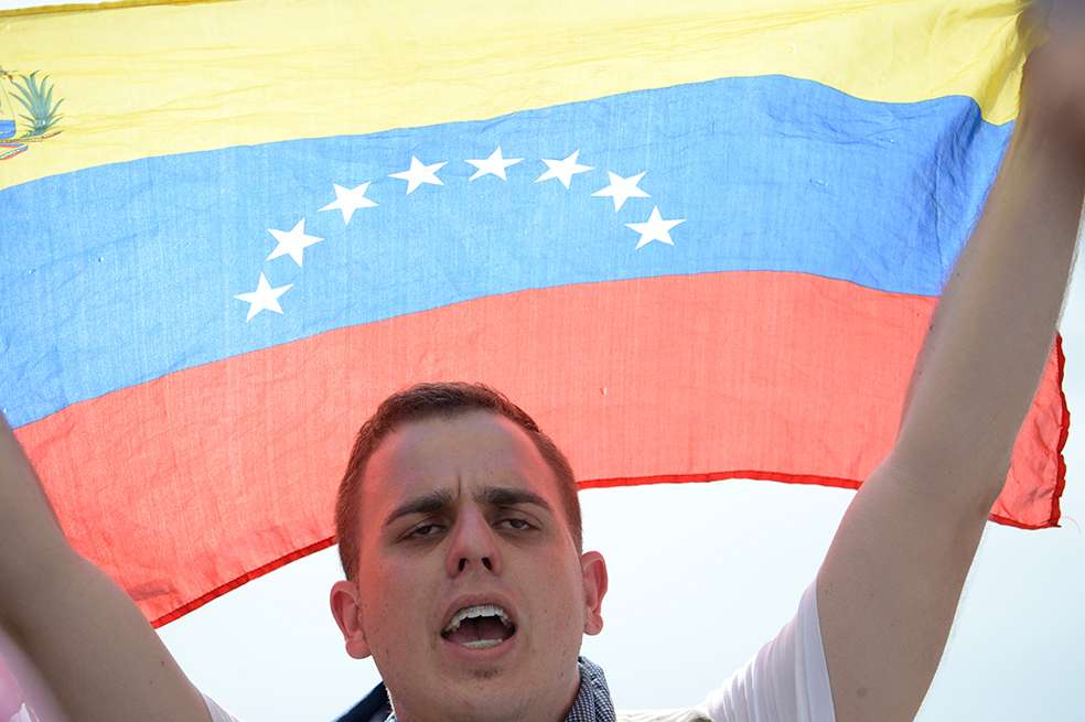 Estas detenciones se llevan a cabo en medio de la crispación política que atraviesa Venezuela, que desde hace tres meses se ha visto sacudida por una ola de manifestaciones que han dejado a su paso un saldo de 85 víctimas fatales. / AFP