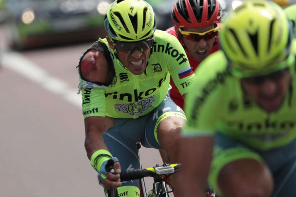 Alberto Contador sufrió una caída en la primera etapa del Tour. Foto: AFP
