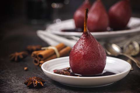 Prepara en cuatro pasos unas deliciosas peras al vino tinto