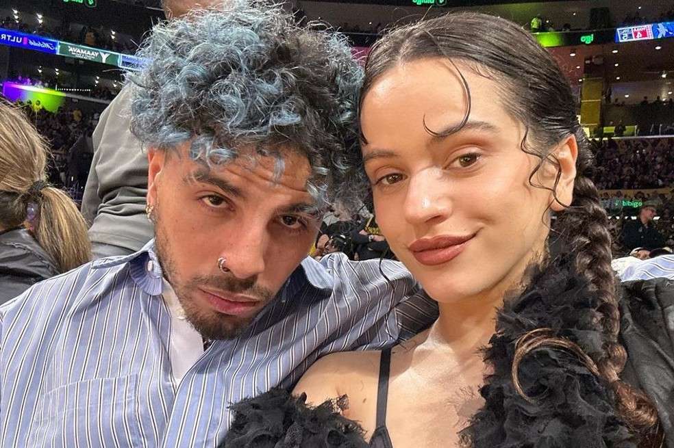 El presentador Raúl de Molina reveló el nombre de la famosa cantante con la que Rauw Alejandro estaría saliendo luego de su ruptura con Rosalía.