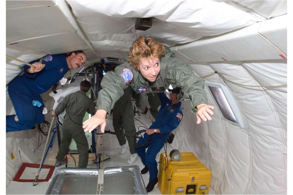 La periodista colombiana Ángela Posada-Swafford ha acompañado tripulaciones en aviones de gravedad cero.