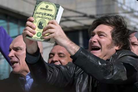 Milei dice que la agresión en Buenos Aires fue “emocionante” y refleja la desesperación opositora