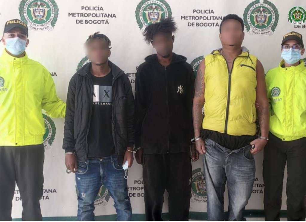 Uno de los detenidos fue capturado en flagrancia.