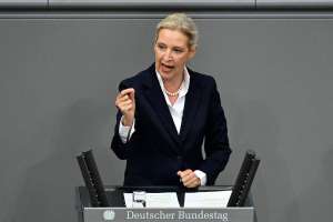 Alice Weidel: ¿Quién es la mujer lesbiana que lidera la derecha anti-LGBTIQ+ alemana?