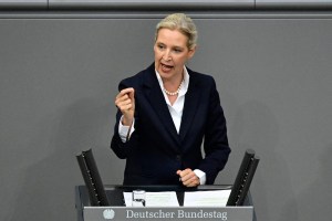Alice Weidel: ¿Quién es la mujer lesbiana que lidera la derecha anti-LGBTIQ+ alemana?