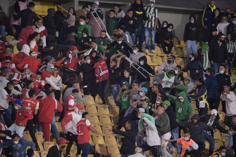 Violencia en el fútbol colombiano abre un diálogo inusual entre hinchas y gobierno