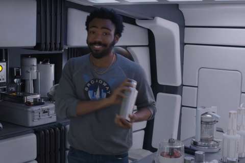 En un nuevo video Lando Calrissian abre las puertas del Halcón Milenario