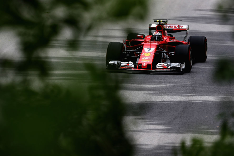 Kimi Raikkonen encabezó los cronos de ensayo, por delante de Lewis Hamilton / AFP