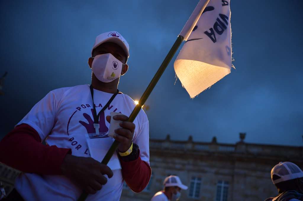 Marcha de excombatientes en la denominada peregrinación por la vida y la paz que llego a la Plaza de Bolivar de Bogotá para rechazar asesinatos en su contra