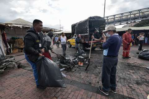 Autoridades investigan incendio en casetas de vendedores ambulantes en Suba