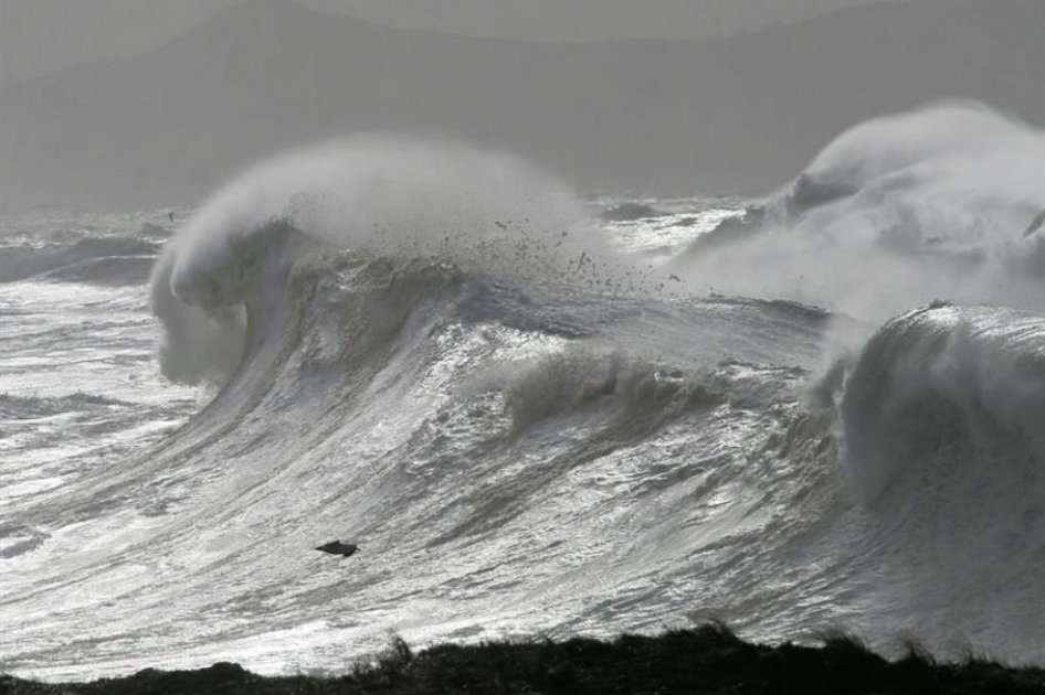 Grandes olas formadas en la costa coruñesa de Valdoviño