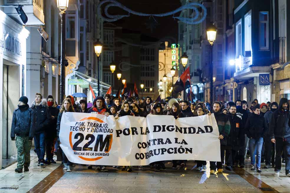 Miles de españoles marcharon el fin de semana en las principales ciudades del país para pedir austeridad al Gobierno y lucha contra la corrupción.  / EFE
