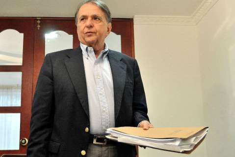 Exsenador Alberto Santofimio, condenado por asesinato de Galán, pide (de nuevo) su libertad