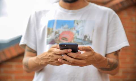 Cuatro operadores móviles investigados por la SIC por fallas en reposición de SIM
