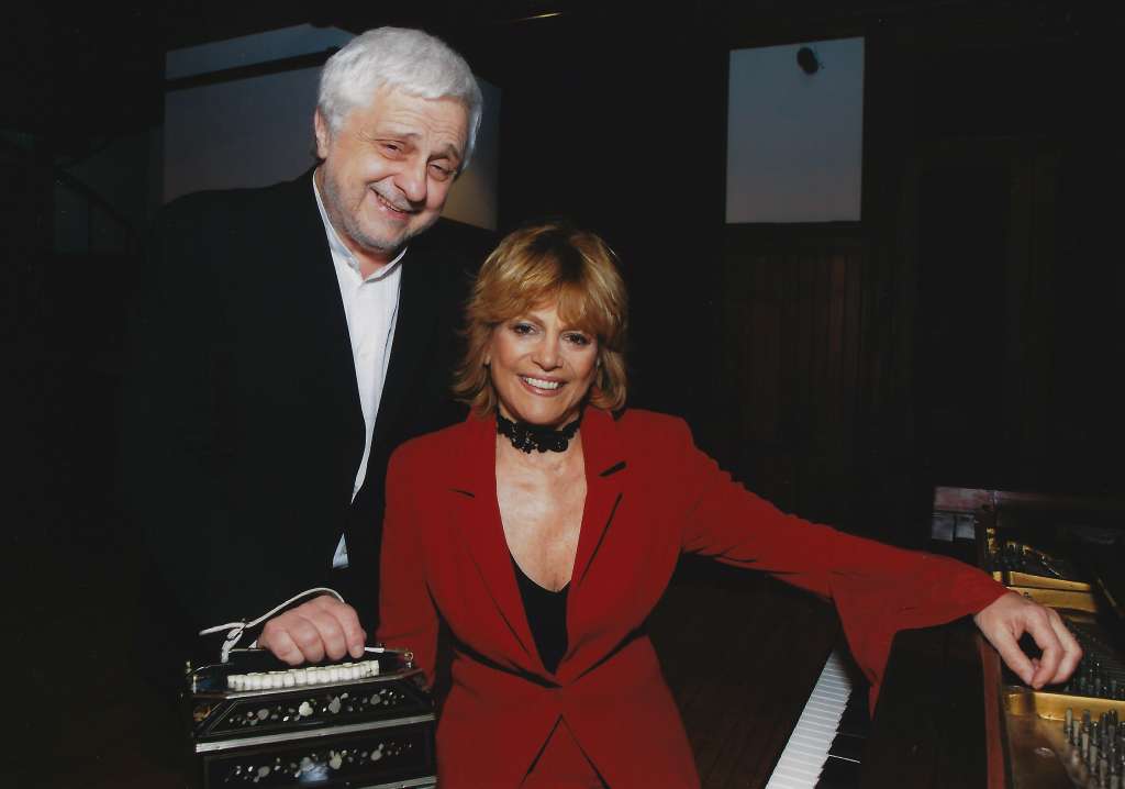 Daniel Binelli y Polly Ferman han unido sus talentos para desarrollar una alianza poco común entre el bandoneón y el piano.