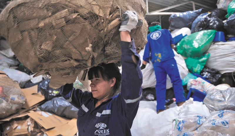 BODEGAS DE RECICLAJE EN LA ZONA INDUSTRIAL DE PUENTEARANDA