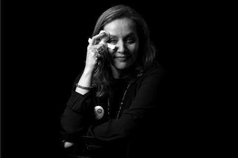 Alejandra Borrero: “A las mujeres nos inculcan la necesidad de tener un hombre que nos proteja”