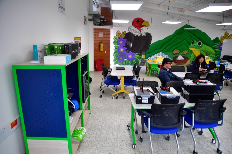 Minciencias apostó por llevar robótica a 40 colegios, pero no ajustó todas las tuercas