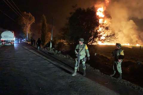 Más de 60 muertos y 76 heridos por incendio en ducto de combustible en México