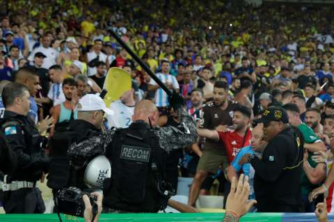 Video: batalla campal en el Maracaná entre barras de Argentina y Brasil
