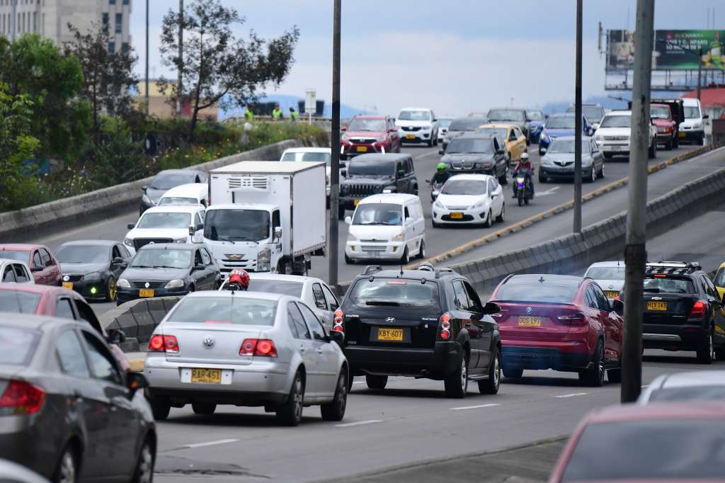 Tráfico pesado y múltiples trancones en varios puntos de la capital.