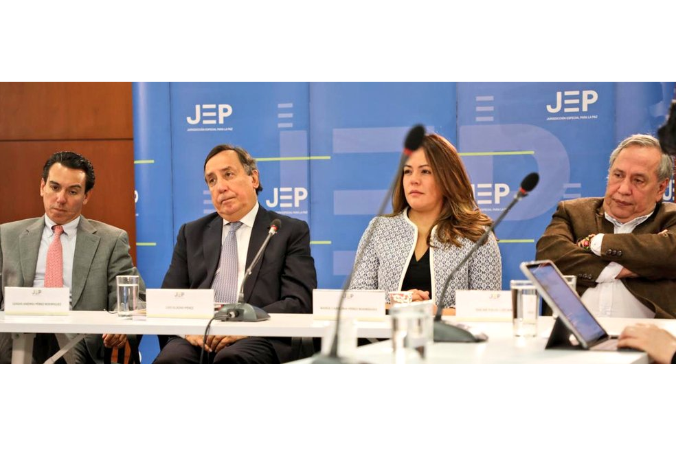 Los testimonios de los exsecuestrados en la JEP nos recuerdan que el tránsito al posconflicto no puede significar echar tierra a los sufrimientos y fingir que nada ocurrió. / Foto: Cortesía JEP