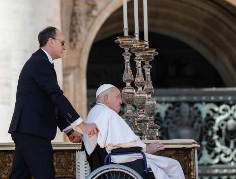 Por pedido de Francisco, el Vaticano dona cuatro ambulancias a Ucrania
