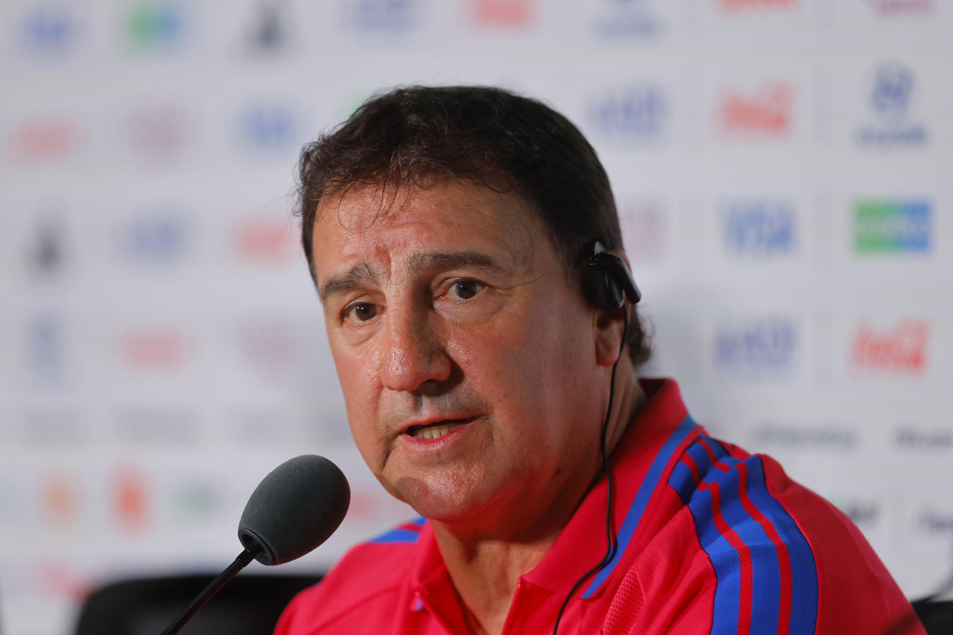 GR2018. GUADALAJARA (MÉXICO), 22/06/2026.- El seleccionador de Colombia, Nestor Lorenzo, habla durante una rueda de prensa este lunes, en el estadio Akron en Guadalajara (México). EFE/ Francisco Guasco