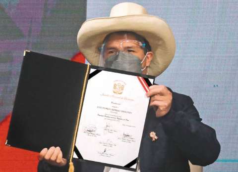 Los retos más urgentes de Pedro Castillo en Perú