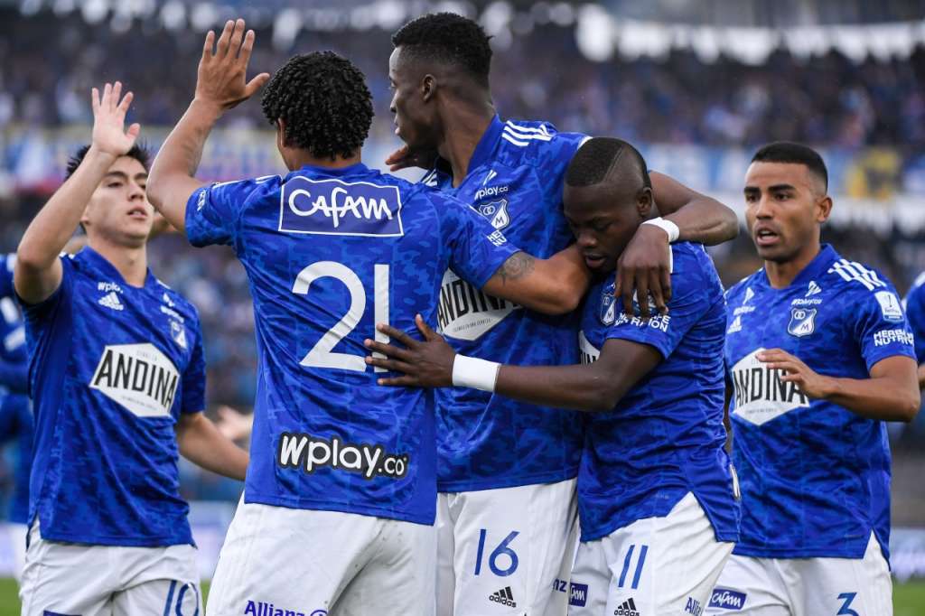 Los jugadores de Millonarios celebran uno de los tantos con los que vencieron al Deportivo Pereira en Bogotá.