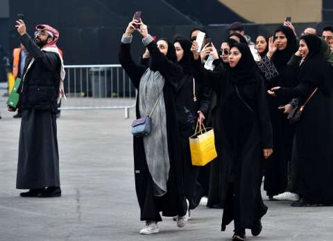 Mujeres sauditas serán notificadas de su divorcio por mensaje de texto